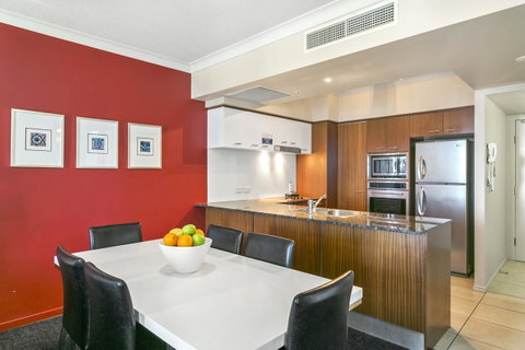 Mantra Towers Of Chevron - Kawana Tourism 19