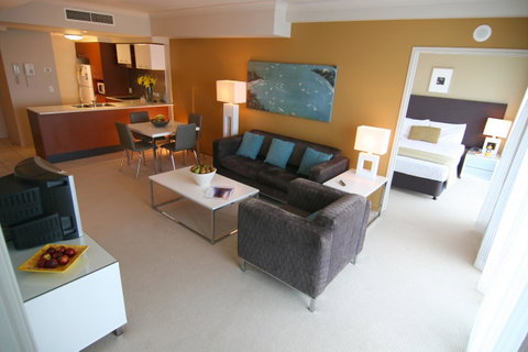 Mantra Towers Of Chevron - Kawana Tourism 16