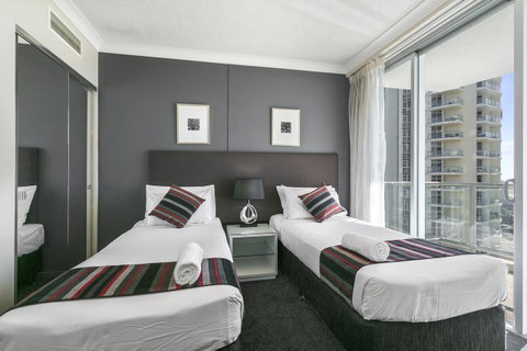 Mantra Towers Of Chevron - Kawana Tourism 21