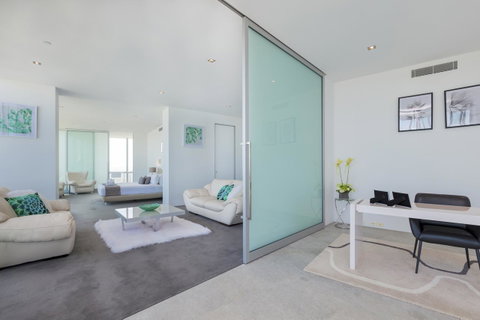 Q1 Resort & Spa - Official - Kawana Tourism 40