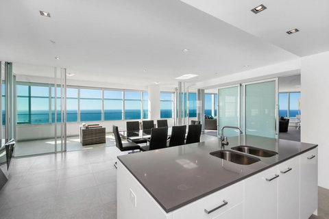 Q1 Resort & Spa - Official - Kawana Tourism 29