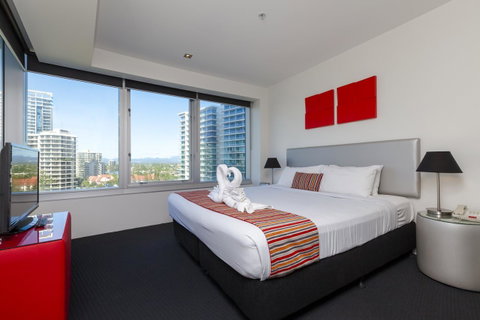 Q1 Resort & Spa - Official - Kawana Tourism 9
