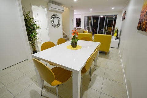 Direct Collective - Breeze On Brightwater - Kawana Tourism 5