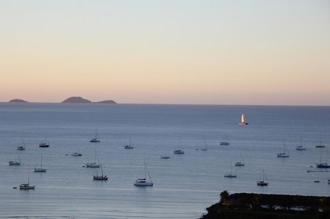 Martinique Whitsunday Resort - Kawana Tourism 33