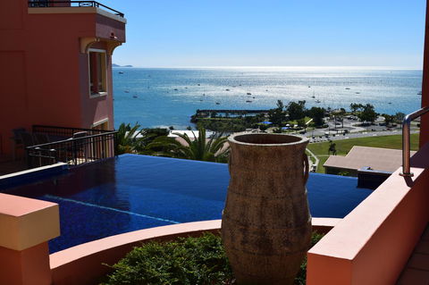 Martinique Whitsunday Resort - Kawana Tourism 27