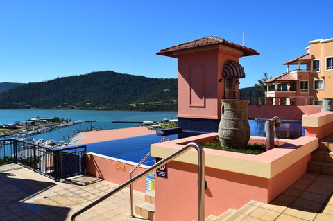 Martinique Whitsunday Resort - Kawana Tourism 30