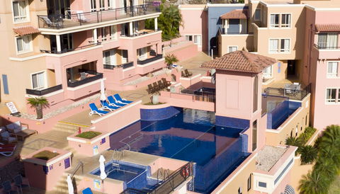 Martinique Whitsunday Resort - Kawana Tourism 6