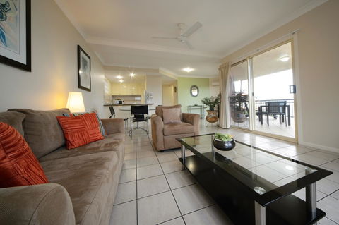 Martinique Whitsunday Resort - Kawana Tourism 36