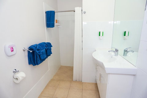 Port Douglas Motel - Kawana Tourism 13