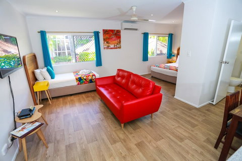 Port Douglas Motel - Kawana Tourism 4