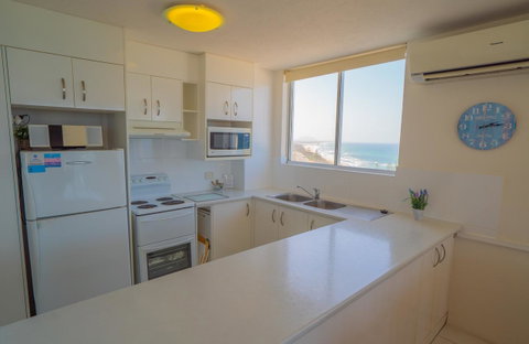 Mandolin Beachfront Resort - Kawana Tourism 22