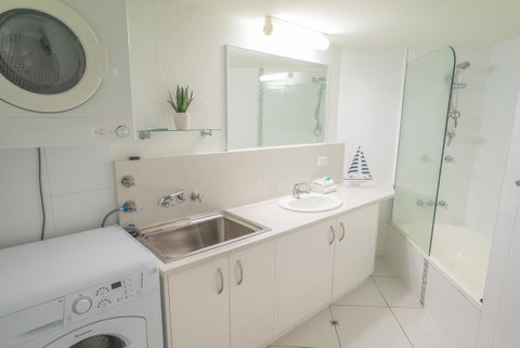 Mandolin Beachfront Resort - Kawana Tourism 25