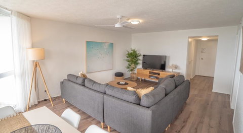 Mandolin Beachfront Resort - Kawana Tourism 21