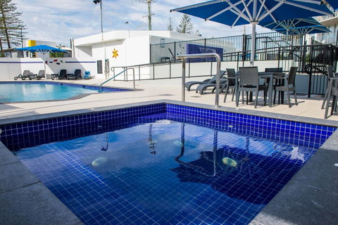 Mandolin Beachfront Resort - Kawana Tourism 2