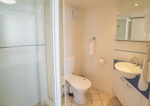 Mandolin Beachfront Resort - Kawana Tourism 31