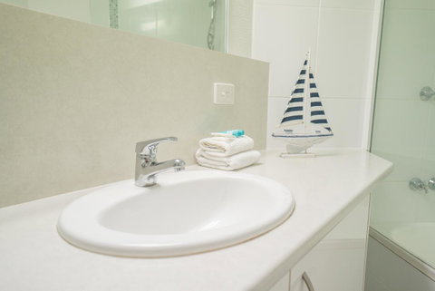 Mandolin Beachfront Resort - Kawana Tourism 23