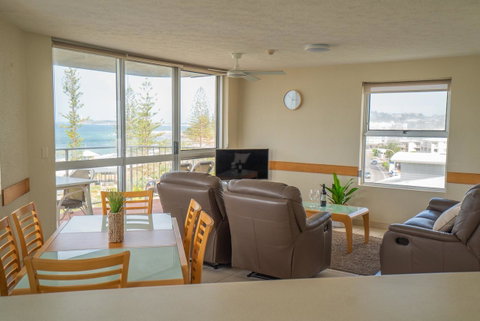 Mandolin Beachfront Resort - Kawana Tourism 36