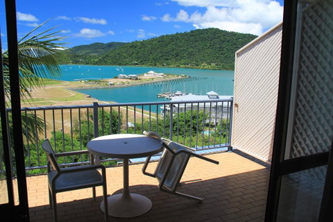 Ocean Views At Whitsunday Terraces Resort - Kawana Tourism 5