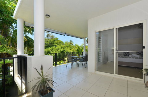 Bellevue At Trinity Beach - Kawana Tourism 12