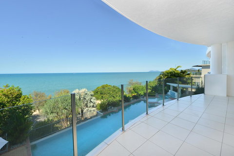 Bellevue At Trinity Beach - Kawana Tourism 7