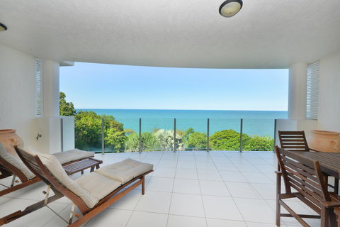 Bellevue At Trinity Beach - Kawana Tourism 8