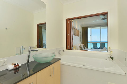 Bellevue At Trinity Beach - Kawana Tourism 5