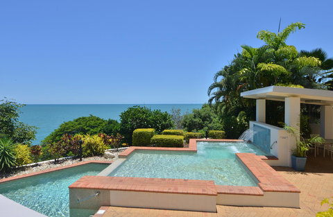 Bellevue At Trinity Beach - Kawana Tourism 4