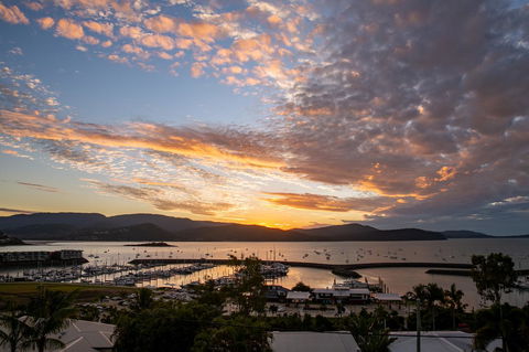 Sunlit Waters Studio Apartments - Kawana Tourism 16