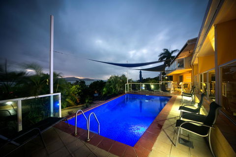 Sunlit Waters Studio Apartments - Kawana Tourism 2