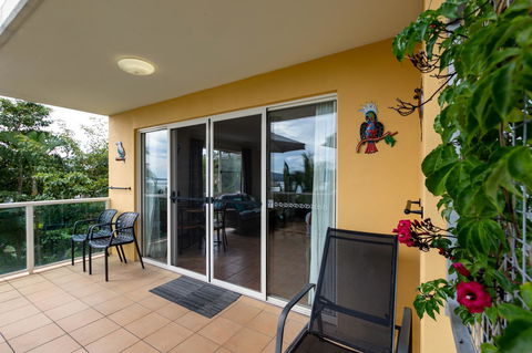 Sunlit Waters Studio Apartments - Kawana Tourism 32