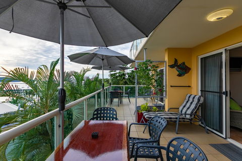Sunlit Waters Studio Apartments - Kawana Tourism 22