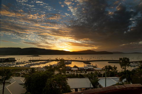 Sunlit Waters Studio Apartments - Kawana Tourism 17