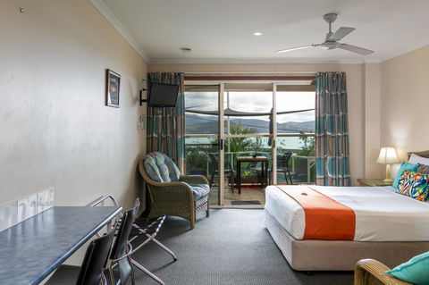 Sunlit Waters Studio Apartments - Kawana Tourism 10