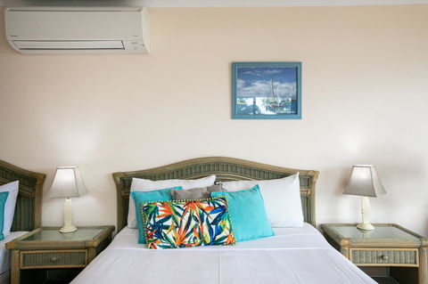 Sunlit Waters Studio Apartments - Kawana Tourism 34