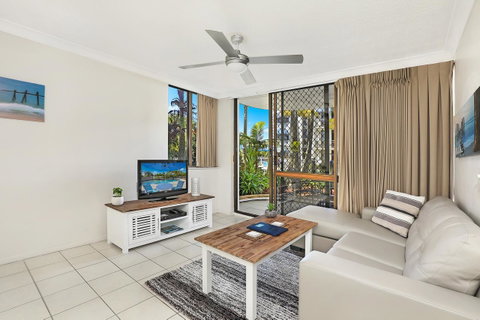 Headland Tropicana Resort - Kawana Tourism 6