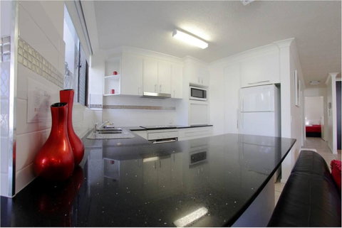 Headland Tropicana Resort - Kawana Tourism 22