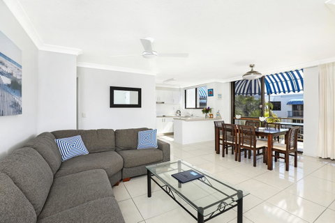 Headland Tropicana Resort - Kawana Tourism 9