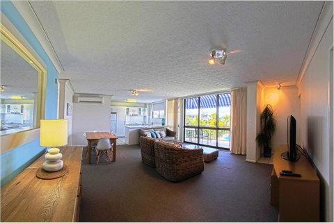 Headland Tropicana Resort - Kawana Tourism 32