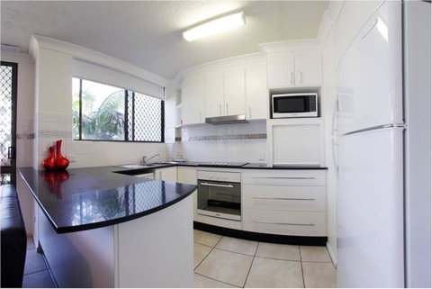 Headland Tropicana Resort - Kawana Tourism 19