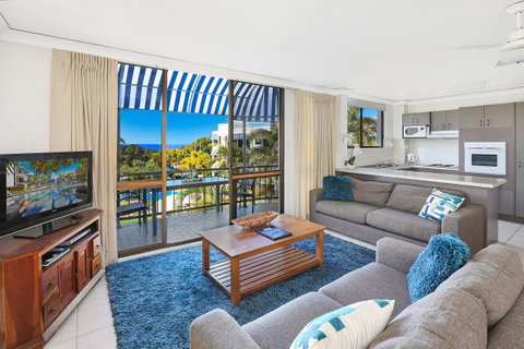 Headland Tropicana Resort - Kawana Tourism 12
