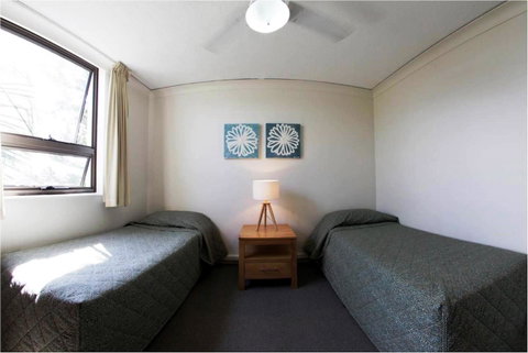 Headland Tropicana Resort - Kawana Tourism 35