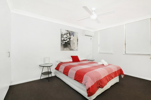 Headland Tropicana Resort - Kawana Tourism 10