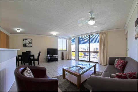 Headland Tropicana Resort - Kawana Tourism 34