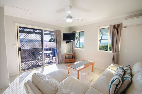 Airlie Apartments - Kawana Tourism 7