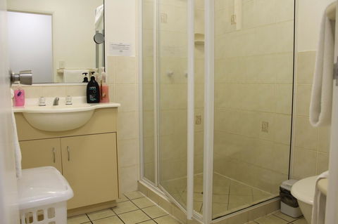 Airlie Apartments - Kawana Tourism 1