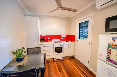 Airlie Apartments - Kawana Tourism 18