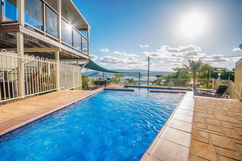 Airlie Apartments - Kawana Tourism 5