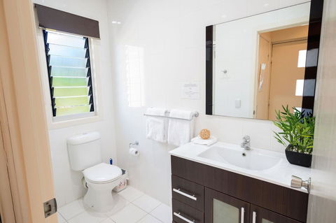 Airlie Apartments - Kawana Tourism 22