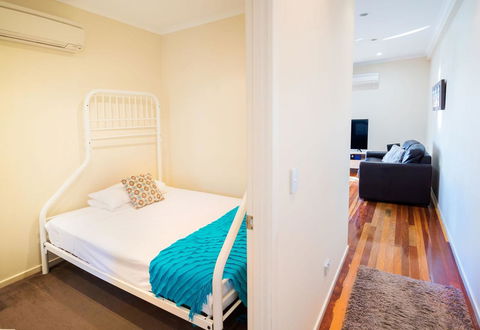 Airlie Apartments - Kawana Tourism 23