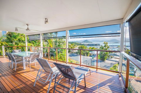 Airlie Apartments - Kawana Tourism 21
